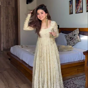 Robe Anarkali longue de luxe brodée à la main – Tailles personnalisées disponibles – Vêtements ethniques indiens de luxe en gros – Champag - Product Image 1