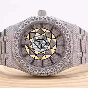 Montre analogique de luxe unisexe sur mesure en acier inoxydable avec diamants de laboratoire, entièrement sertie de pierres, bracelet et verre saphir - Product Image 5