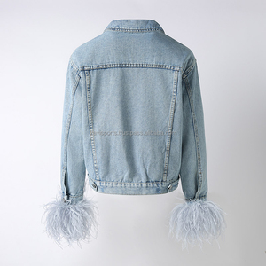 Chaqueta Vaquera Corta de Diseño Nuevo Personalizada para Mujer con Puños Desmontables de Plumas de Avestruz y Envío Rápido - Product Image 3
