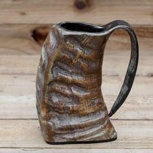 Chope en corne sculptée Loup Viking, haute, pour vin, bière, hydromel, artisanale, naturelle, artisanat moderne, durable, logo personnalisé, entreprise - Product Image 4