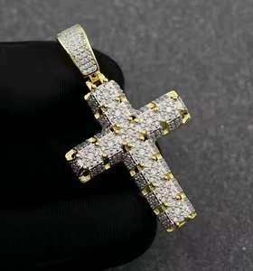 Colgante de Plata de Ley 925 con Diseño Hip Hop, Bañado en Plata, Engaste de Moissanita con Acabado Iced, Regalo para Él - Product Image 2