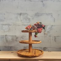 Support à gâteau en bois UO Craft, plateau de service rond en bois à 3 niveaux, design minimaliste fait main pour plats et assiettes de fête, fabrication artisanale