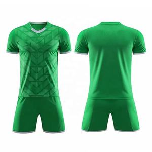 Uniformes de fútbol personalizables duraderos a la moda, camisetas de fútbol OEM, colores personalizados, manga corta, secado rápido, logotipo personalizado - Product Image 2