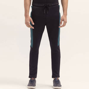 Pantalons confortables pour hommes, au look épuré, en tissu durable, conçus pour les tenues de tous les jours et les aventures en plein air - Product Image 1