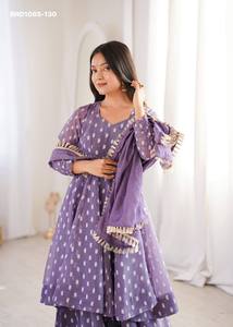 Colección de Conjuntos de Kurti-Dupatta Sharara-Peplum de Diseño con Seda Crujiente y Jacquard Butti, Listos para Usar, a Precio Mayorista - Product Image 5