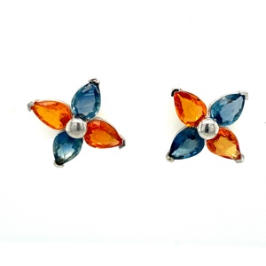 Pendientes de tuerca de zafiro múltiple natural para mujer. Diseño de flor de Plata de Ley 925 para fiesta de boda ideal para regalos de compromiso - Product Image 1