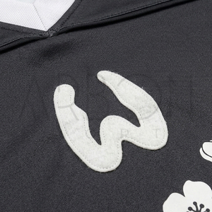 Maillots de football américain surdimensionnés à col en V avec imprimé floral noir et blanc, style esthétique, grande taille, avec transfert thermique - Product Image 5