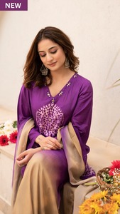 Ensemble Kurti et pantalon pour femme Twinfeet, en rayonne de qualité supérieure, séchage rapide, longueur genou, coupe trapèze, imprimé tie-dye, coupe classique, multi-saisons - Product Image 3