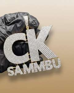 จี้เพชรโมอิสซาไนต์แบบ Iced Out รุ่น 'CK Sammbu' เงินแท้ 925 ชุบทอง 18K สไตล์ฮิปฮอป พร้อมจี้ตัวอักษรสำหรับผู้ชาย - Product Image 4