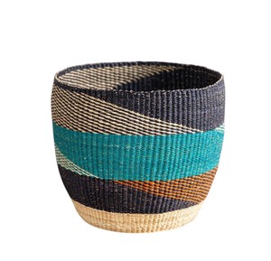 Cesta de mimbre ecológica tejida a mano con diseño negro y verde azulado, contenedor para ropa sucia con asas - Product Image 1