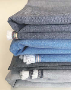 Chemise décontractée pour homme à manches longues, aspect denim, en coton, boutonnée, pour le travail, bleu uni, en chambray léger, vente en gros - Product Image 6