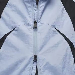 Ensemble 2 pièces unisexe personnalisé : Survêtement coupe-vent avec veste de sport zippée en nylon pour homme et femme - Product Image 4