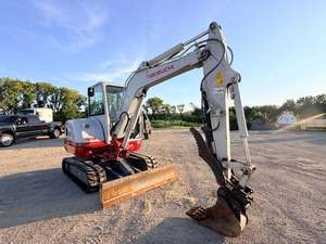 Mini-excavatrice Takeuchi efficace, équipement de construction compact avec une forte force de creusement et un système hydraulique fluide - Product Image 3