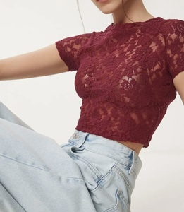 Vêtements essentiels pour femmes, style estival, coupe ajustée, parfait pour les tenues décontractées, basique mais de haute qualité, en promotion. - Product Image 4