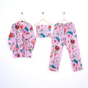 Ensemble de pyjama élégant pour femmes avec col rabattu, motif floral, 100% coton, doux et respirant, pour la nuit - Product Image 1