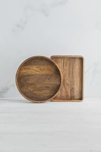 Grand plateau de service en bois avec poignées 40 cm, design rustique, écologique, portable pour la restauration, la cuisine et la décoration de table basse - Product Image 3