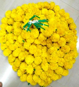 Guirlande de fleurs artificielles de haute qualité, jaunes et oranges, longues, en forme de marigold, pour décoration suspendue, fleurs de mariage indiennes, lot de 10 - Product Image 1