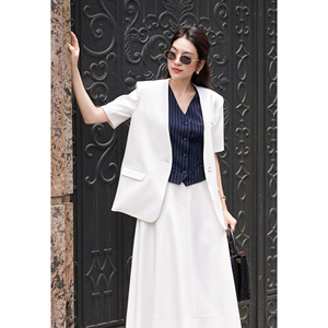 Blazer blanc élégant pour femme, manches courtes, col en V, un bouton, style décontracté pour le bureau, en spandex/polyester, JAYCE - Product Image 4