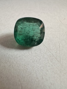 Piedra Preciosa Natural Verde Esmeralda Corte Cojín Facetado de 3.95 Cts con Juego de Color/Fuego para Fabricación de Joyas al por Mayor - Product Image 2