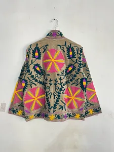 Chaqueta de Terciopelo Artesanal Bohemia con Bordado Floral Hecho a Mano, Estilo Gitano, Abrigo de Invierno para Mujer - Product Image 4