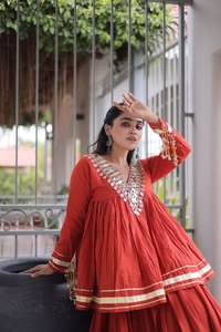 Nouvel ensemble Kurti haut en georgette lourde brodée de sequins avec lehenga et dupatta pour femme, idéal pour les mariages et les fêtes - Product Image 5