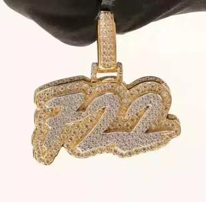 Colgante de Plata 925 con Moissanita Redonda de 4 Quilates, Personalizable con Número, para Fiestas - Product Image 1