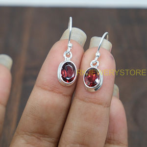 ต่างหูพลอยโกเมนสีแดงธรรมชาติ ต่างหูพลอยเจียระไน เงินแท้ 925 ต่างหูห้อยทำมือ เครื่องประดับพลอยโกเมนสำหรับผู้หญิง - Product Image 3