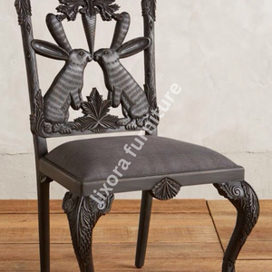Chaise de salle à manger de luxe en bois massif, sculptée à la main, avec motif lapin orné, assise rembourrée noir mat - Product Image 3