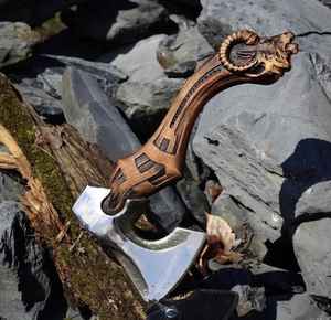 Hache Viking artisanale sur mesure, forgée à la main, pour usage industriel ou DIY, avec un magnifique design, manche en bois sculpté et tête en acier au carbone, avec fourreau. - Product Image 6