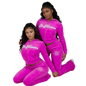 Ensemble sweat à capuche et pantalon essentiel pour femme en tissu riche en coton respirant, silhouette épurée et production sur mesure pour tenue décontractée - Product Image 4