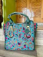 Sac à bandoulière élégant de créateur pour femmes, sacs à main de marque OEM et ODM avec fermeture éclair et chaînes, sacs à main pour dames avec foulard floral