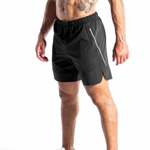 Shorts de sport noirs pour hommes, taille mi-haute, élastiques, séchage rapide, avec bande latérale, en tissu polyester tissé - Product Image 1