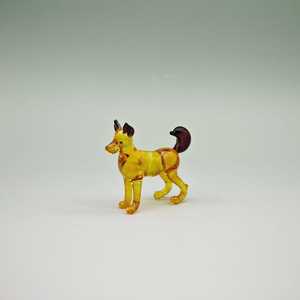 Figura de perro de vidrio soplado a mano, amarillo ámbar, escultura de animal con técnica lampwork, decoración. - Product Image 3