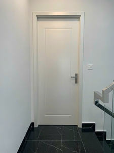 Puerta DEWOO de Madera Sólida con Diseño Moderno a Precio Accesible, Apertura de Empuje y Tracción, Insonorizada, Superficie Acabada en Compuesto WPC para Interiores - Product Image 6