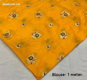 Magnifique sari en organza et mousseline avec broderie multi-fils et travail floral Butti, et chemisier en soie Banarasi Minakari – Vente en gros - Product Image 4
