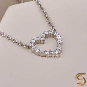 Collar de oro blanco de 10k con colgante de corazón abierto con diamante moissanita, collar minimalista, regalo perfecto de aniversario para ella. - Product Image 2