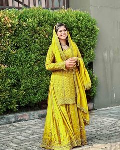 Ensemble Kurti Plazzo pour femmes, tenue traditionnelle élégante, parfaite pour les mariages, les occasions festives, les soirées et un look élégant - Product Image 5