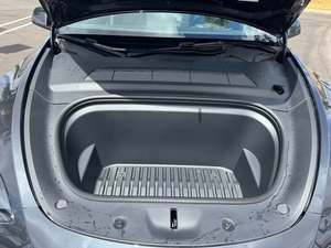 รถยนต์ไฟฟ้า SUV ขนาดกะทัดรัด รุ่น Y ปี 2025 มือสอง - Product Image 1