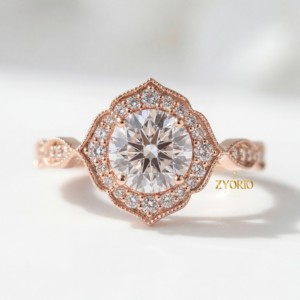 Anillo de compromiso vintage de plata de ley 925 con halo de corte redondo y diamantes Milgrain, delicado regalo nupcial para ella - Product Image 3