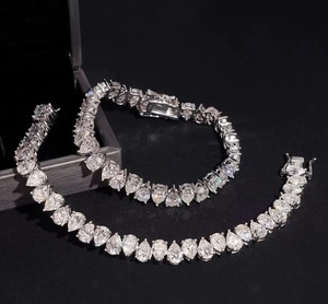 Bracelet tennis de luxe en moissanite taille poire, style hip-hop, serti de pierres, aspect diamant en or blanc, brillant - Product Image 1