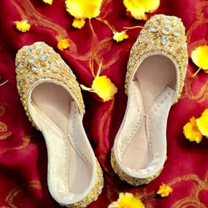 Elegantes Khussas de Buena Calidad para Mujer, Antideslizantes, Servicio OEM Personalizado, Khussas para Mujer Más Vendidas, Hechas a Medida - Product Image 1