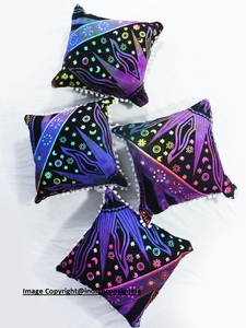 Magnifique ensemble de housses de coussin carrées faites à la main en coton, motif soleil brûlant, plusieurs couleurs, pour usage domestique, par des consignateurs indiens - Product Image 2