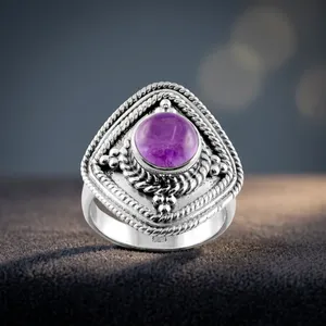 Anillo de Cóctel Geométrico de Plata 925 con Amatista Morada en Engaste Biselado, Estilo Vintage, Unisex, para Uso Diario - Product Image 2