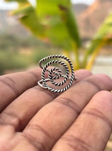 Bague spirale en argent sterling 925, faite à la main, torsadée, ouverte, minimaliste, enveloppante, bijoux chrétiens, cadeau pour femme - Product Image 5