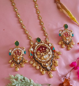 Conjunto de collar y aretes de moissanita chapados en oro de diseño de alta calidad, para bodas, colección para mujer. - Product Image 3