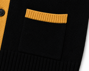 Cardigan noir en tricot pour femme Alpha Phi Alph avec rayures dorées, manches longues, pull décontracté pour la fraternité, l'université et le collège - Product Image 3