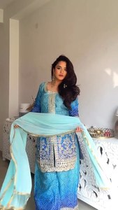 Ensemble haut, pantalon et dupatta en soie chinon lourde à imprimé numérique pour femmes |   Tenue ethnique 3 pièces entièrement cousue - Product Image 2