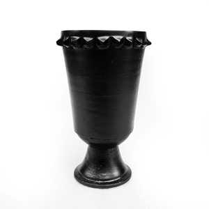 Urne en métal noir faite à la main, vase rond haut et moderne pour mariage, jardin, patio, décoration intérieure - Product Image 1