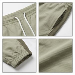 Pantalones de chándal de gran tamaño, venta al por mayor de pantalones de chándal gruesos de nailon con detalle de cintura elástica para hombre, pantalones de chándal para hombre - Product Image 4