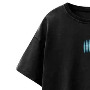 Camiseta Gráfica Negra Oversize de Algodón Personalizada con Diseño Minimalista de Bala Azul – Camiseta Casual Unisex de Estilo Urbano para Hombre y Mujer - Product Image 4